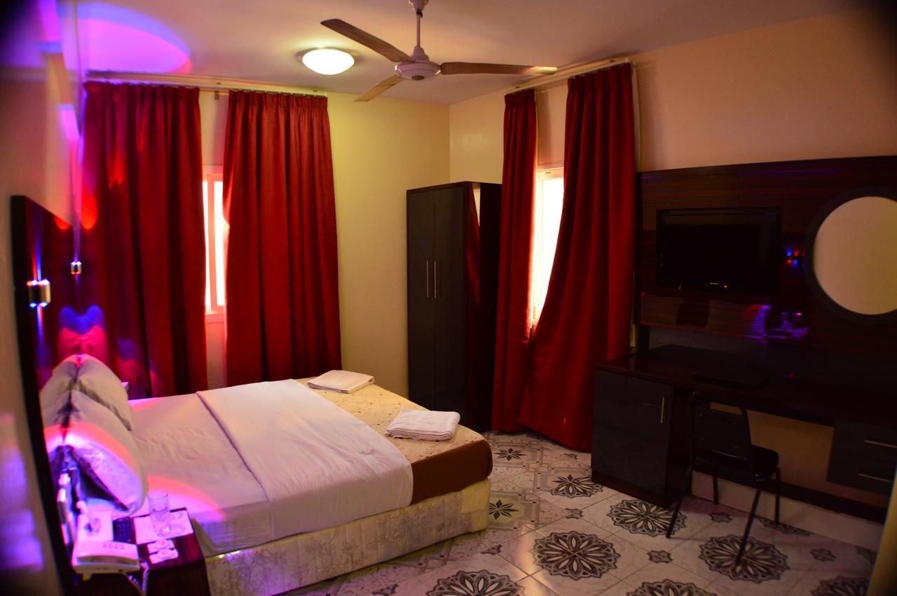 Tehran Hotel ドバイ エクステリア 写真